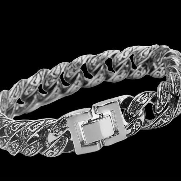 Blondie’s Best Other - GORGEOUS ANTIQUE SILVER COLOR HEAVY LINK BRACELET